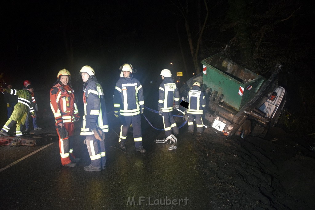 Container LKW umgestuerzt Koeln Brueck Bruecker- Dellbruecker Mauspfad P206.JPG - Miklos Laubert